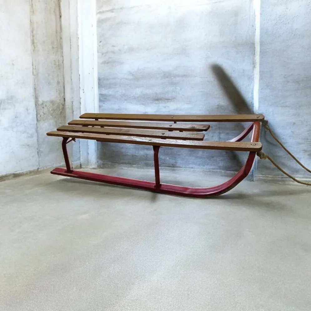 Luge Traîneau vintage en bois et métal – esprit montagne