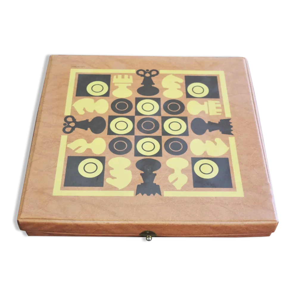 Made in Italy chessboard of the 1970s