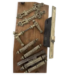 Magnifique Rare Lot Paumelles ,Serrure ,Poignées Plaques Propreté ,Por