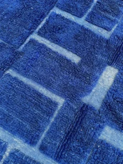Majorelle Grid – Tapis marocain en laine – Bleu profond, design géométrique