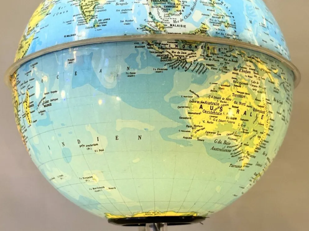 Mappemonde, globe terrestre lumineux ancien vintage
