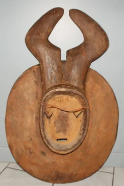 Masque africain baoule lunaire ou kplé kplé (côte d'ivoire)
