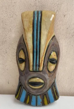 Masque africain en céramique