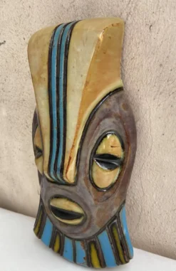 Masque africain en céramique