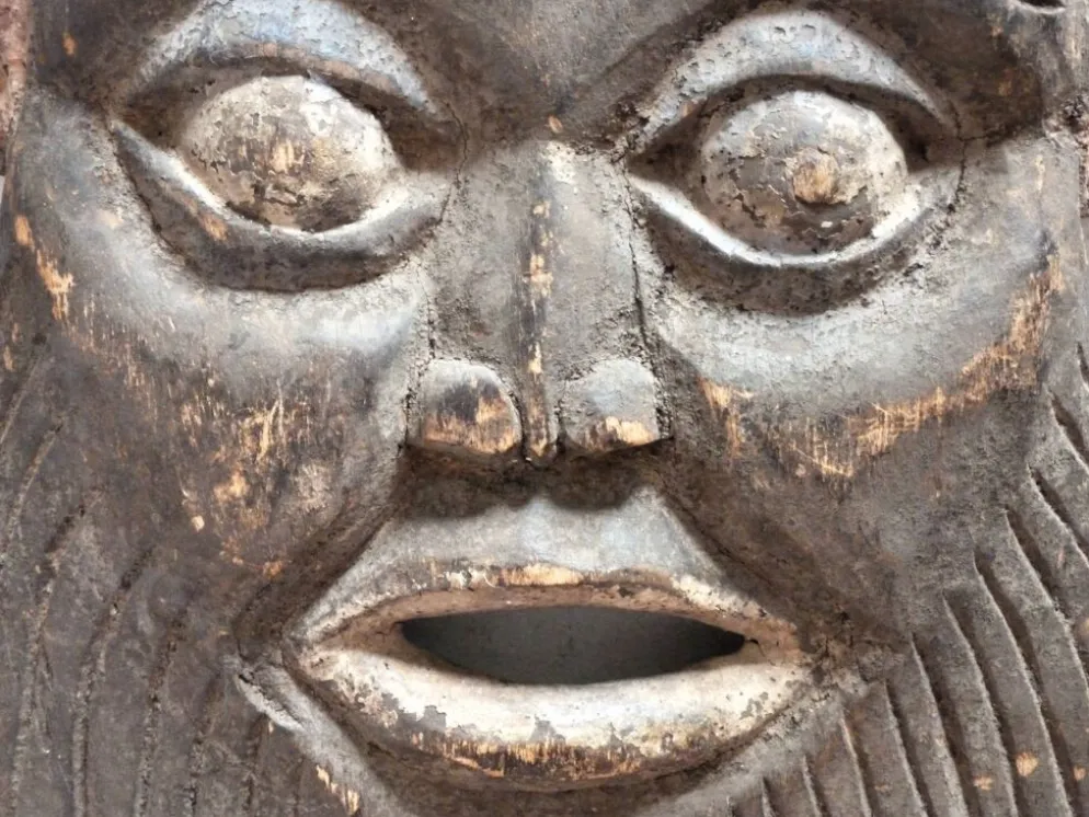 Masque africain, Sculpture manuelle de masque africain en bois.