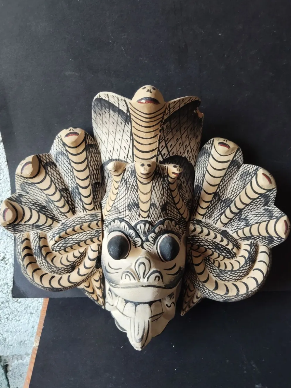 Masque balinais ancien en bois sculpté – Naga protecteur – Sculpture a