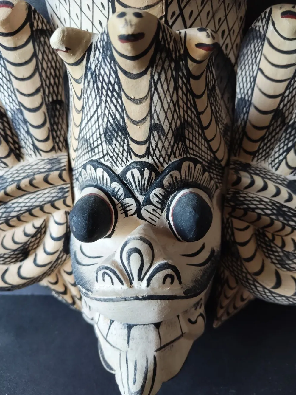 Masque balinais ancien en bois sculpté – Naga protecteur – Sculpture a