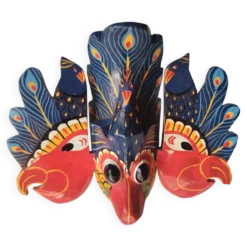 Masque balinais ancien en bois sculpté et peint – Paon stylisé – Art p