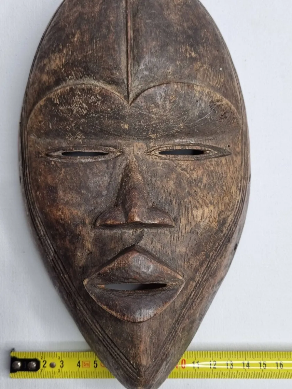 Masque Dan en bois sculpté, patine brune, Côte d’Ivoire, 25 cm