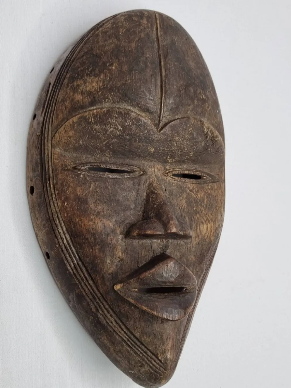 Masque Dan en bois sculpté, patine brune, Côte d’Ivoire, 25 cm