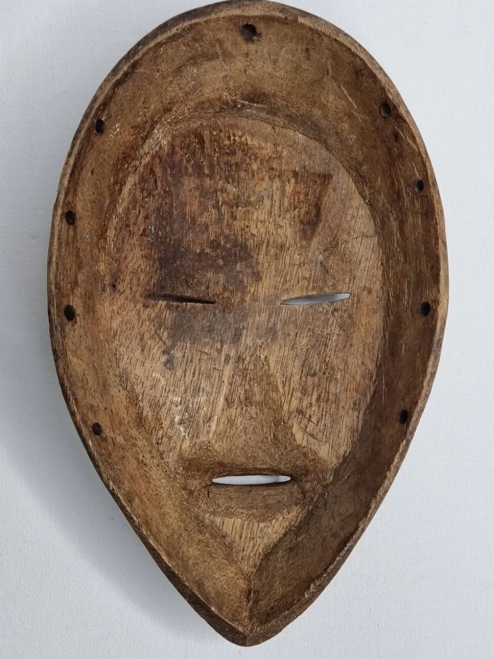 Masque Dan en bois sculpté, patine brune, Côte d’Ivoire, 25 cm
