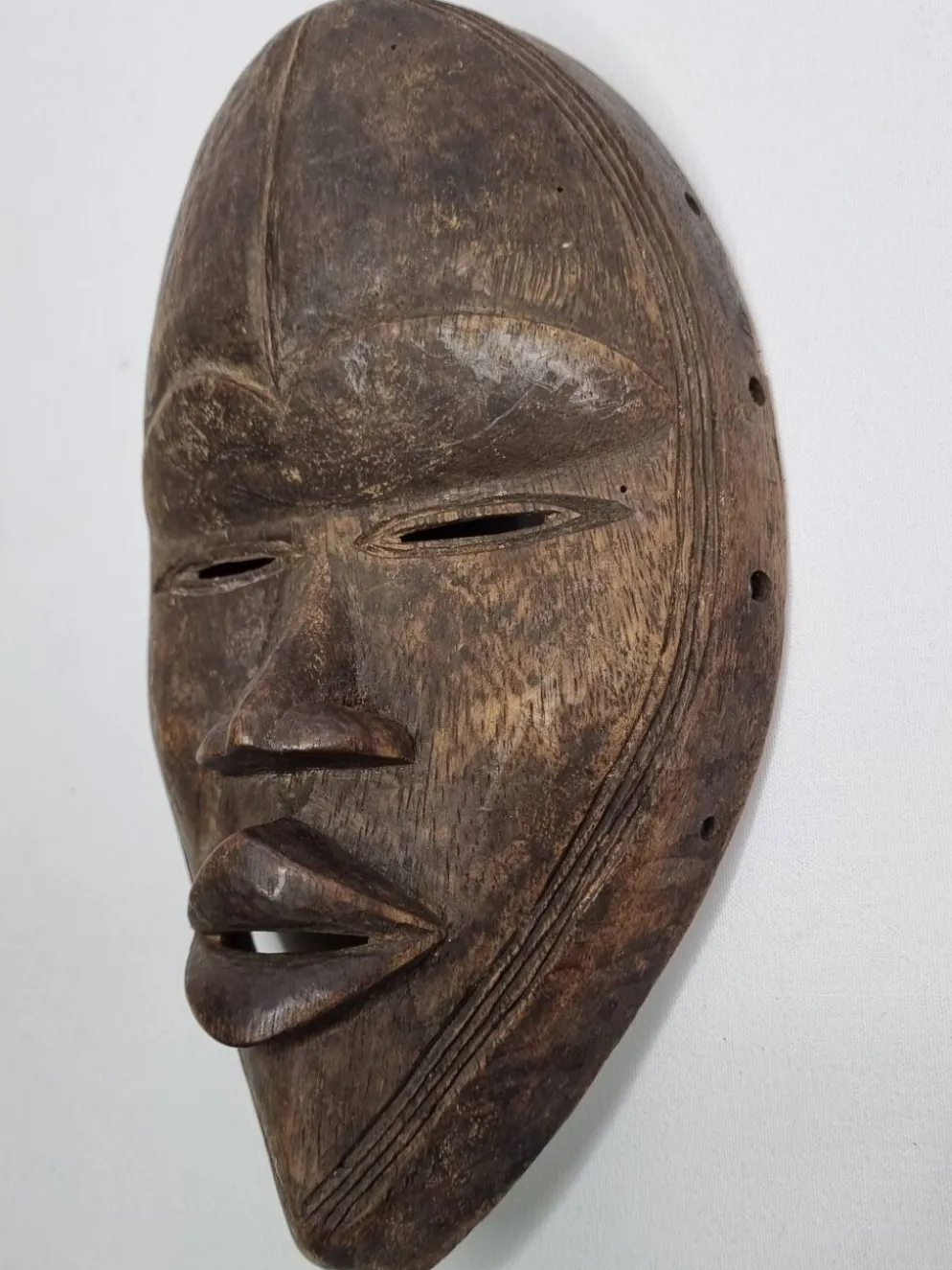 Masque Dan en bois sculpté, patine brune, Côte d’Ivoire, 25 cm