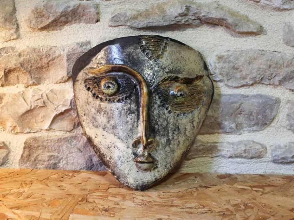 Masque décoratif en raku