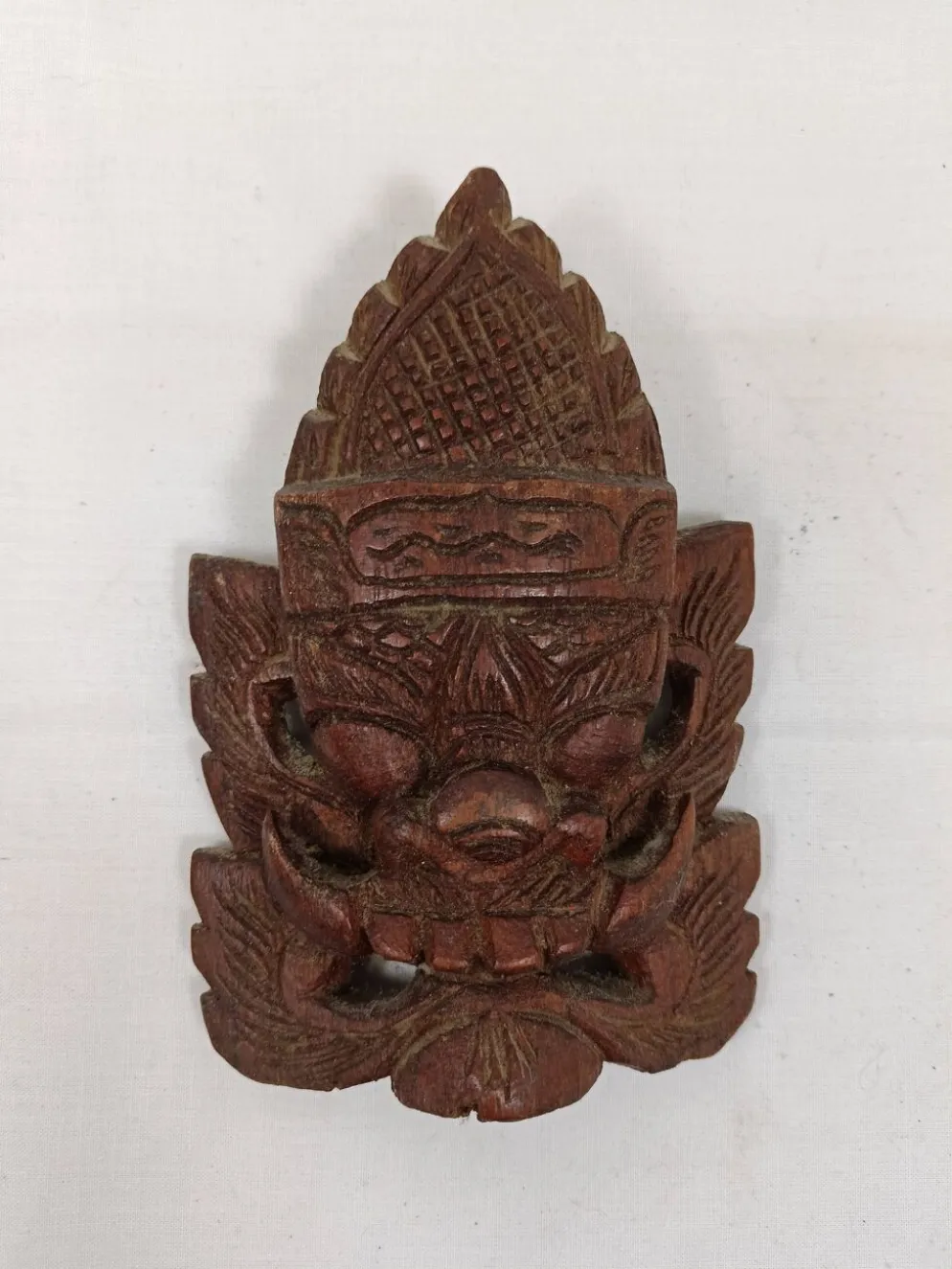 Masque de décoration asiatique en bois sculpté