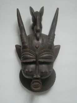 Masque de décoration tribal sculpture art africain ethnique