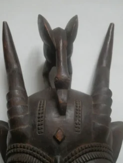 Masque de décoration tribal sculpture art africain ethnique