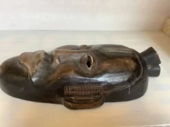 Masque en bois africain