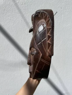Masque en bois minimaliste oiseau