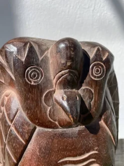Masque en bois minimaliste oiseau