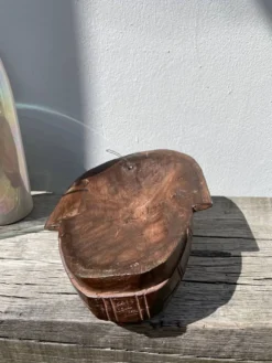 Masque en bois minimaliste oiseau