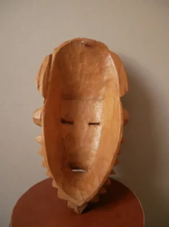 Masque en bois sculpté art africain décoration ethnique tribal
