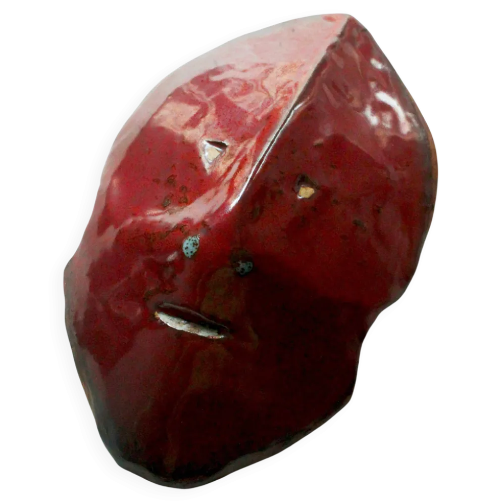 Masque en céramique émaillée rouge, dans le goût d'Accolay, années 50 / 60