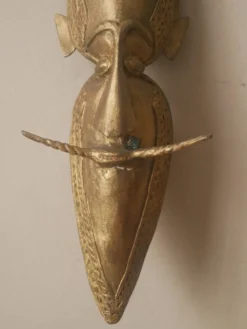 Masque en laiton objet de décoration murale tribal ethnique vintage art africain fait main sculpture