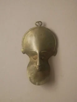Masque en laiton sculpture murale objet de décoration tribal art africain fait main vintage