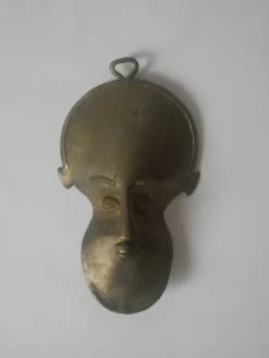 Masque en laiton sculpture murale objet de décoration tribal art africain fait main vintage