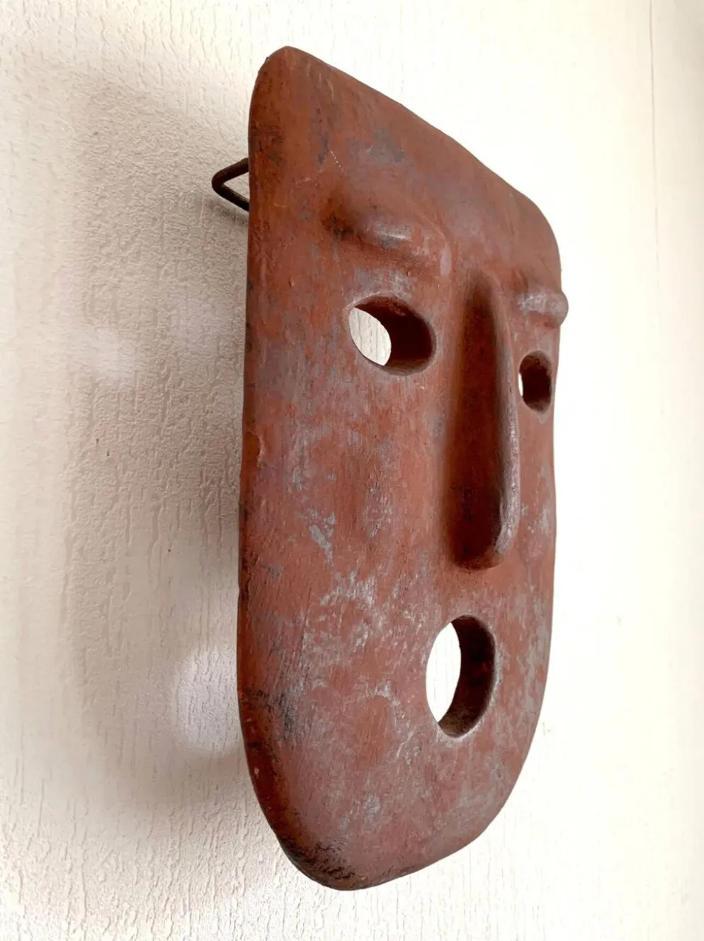 Masque en terre cuite italienne, années 60