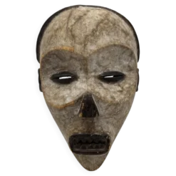Masque Fang du Gabon – Art africain tribal ancestral, kaolin blanc rituel