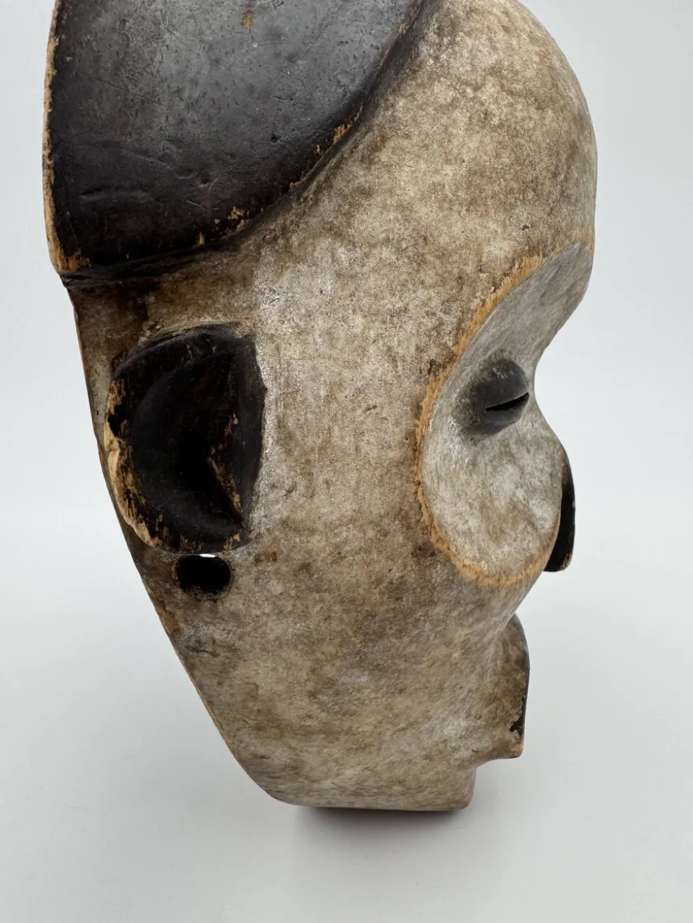 Masque Fang du Gabon – Art africain tribal ancestral, kaolin blanc rituel