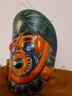Masque folklore mexicain fait à la main en argile et terre cuite