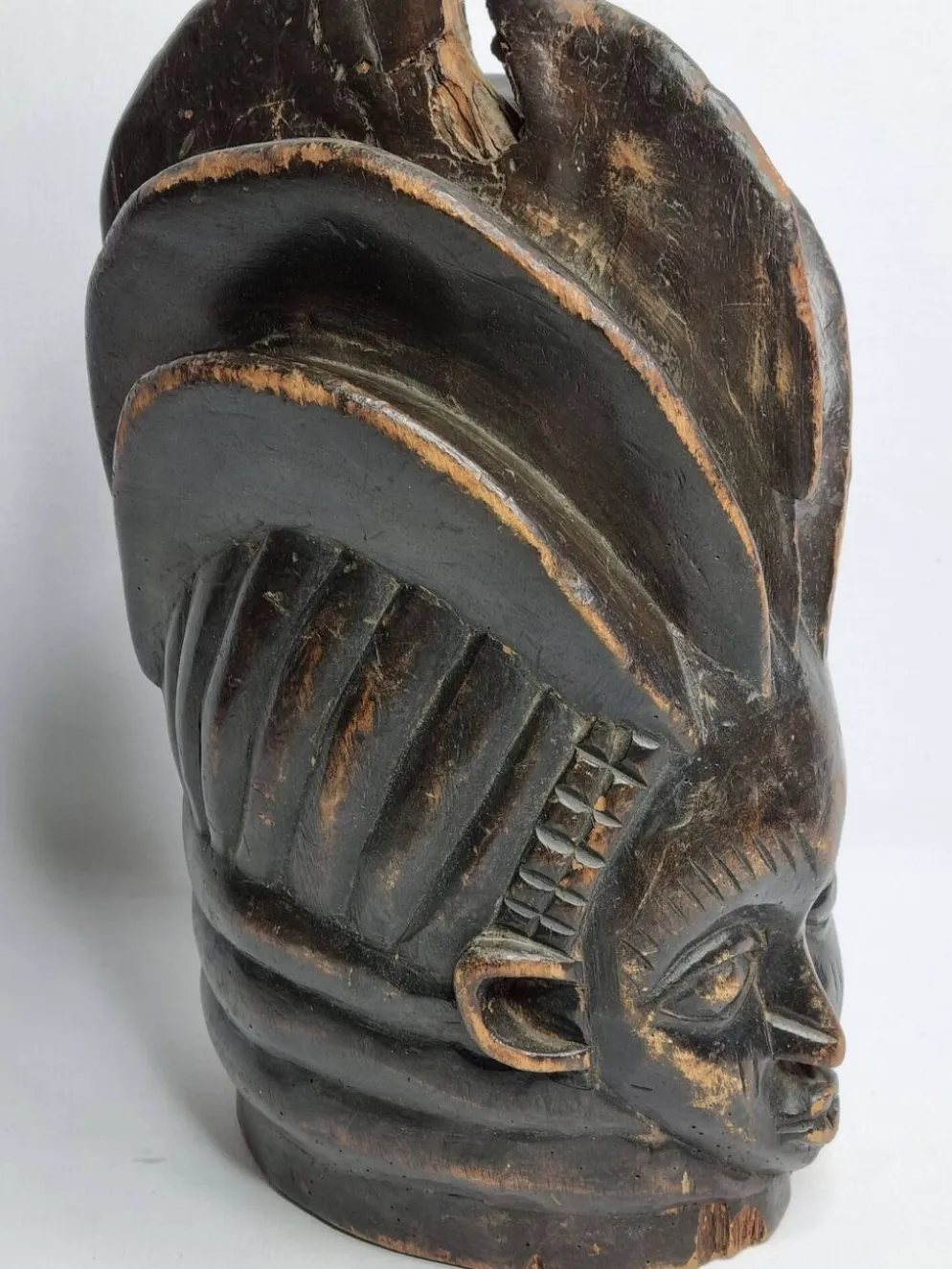 Masque-Heaume Guro Décoratif en Bois Sculpté – Côte d'Ivoire, 35 cm