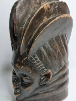 Masque-Heaume Guro Décoratif en Bois Sculpté – Côte d'Ivoire, 35 cm
