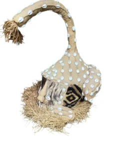 Masque-heaume éléphant Kuba Mukyeem / Mukenga – Congo – Cauris & raphia