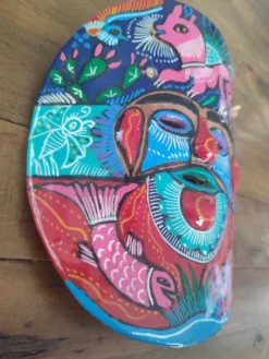 Masque mexicain peint à la main