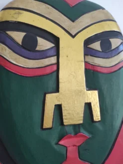 Masque mural artisanal décoratif en bois peint