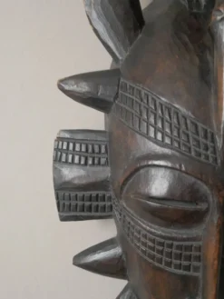 Masque mural bois Art Africain vintage fabrication artisanale objet de décoration ethnique tribal