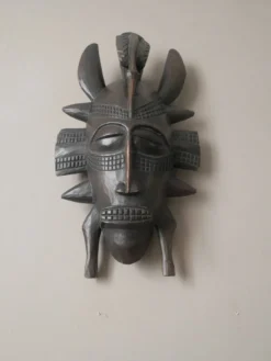 Masque mural bois Art Africain vintage fabrication artisanale objet de décoration ethnique tribal