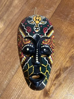 Masque mural en bois