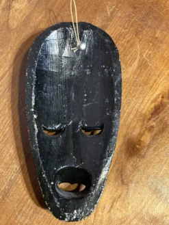 Masque mural en bois