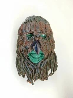 Masque mural en terre cuite