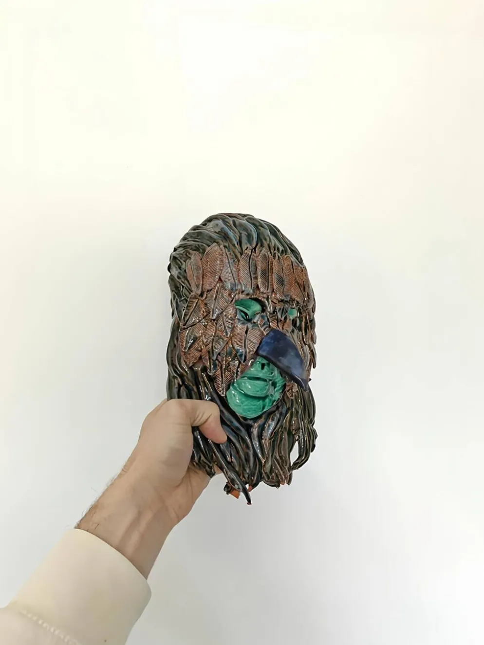 Masque mural en terre cuite