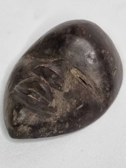 Masque passeport, Dan en bois patiné – Côte d’Ivoire, XXe siècle, 13 cm