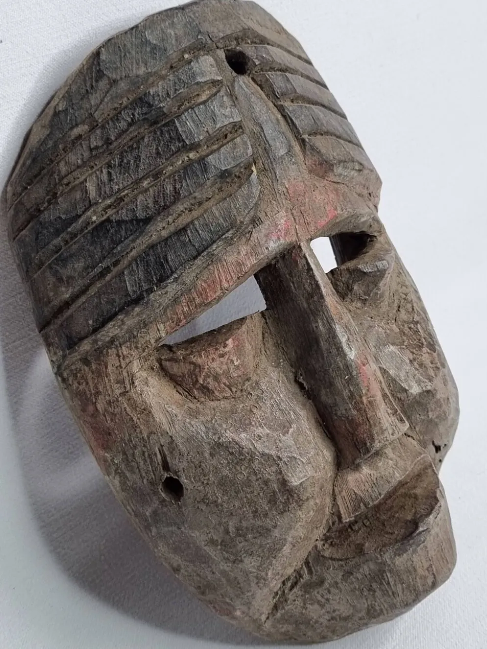 Masque rituel ancien en bois sculpté, Himalaya, XXe siècle – 19 cm