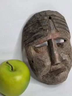 Masque rituel ancien en bois sculpté, Himalaya, XXe siècle – 19 cm
