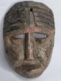Masque rituel ancien en bois sculpté, Himalaya, XXe siècle – 19 cm