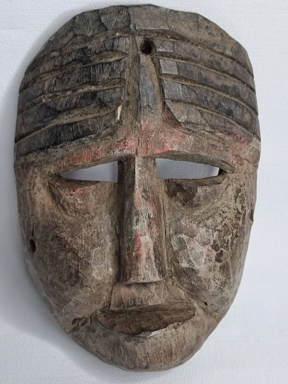 Masque rituel ancien en bois sculpté, Himalaya, XXe siècle – 19 cm