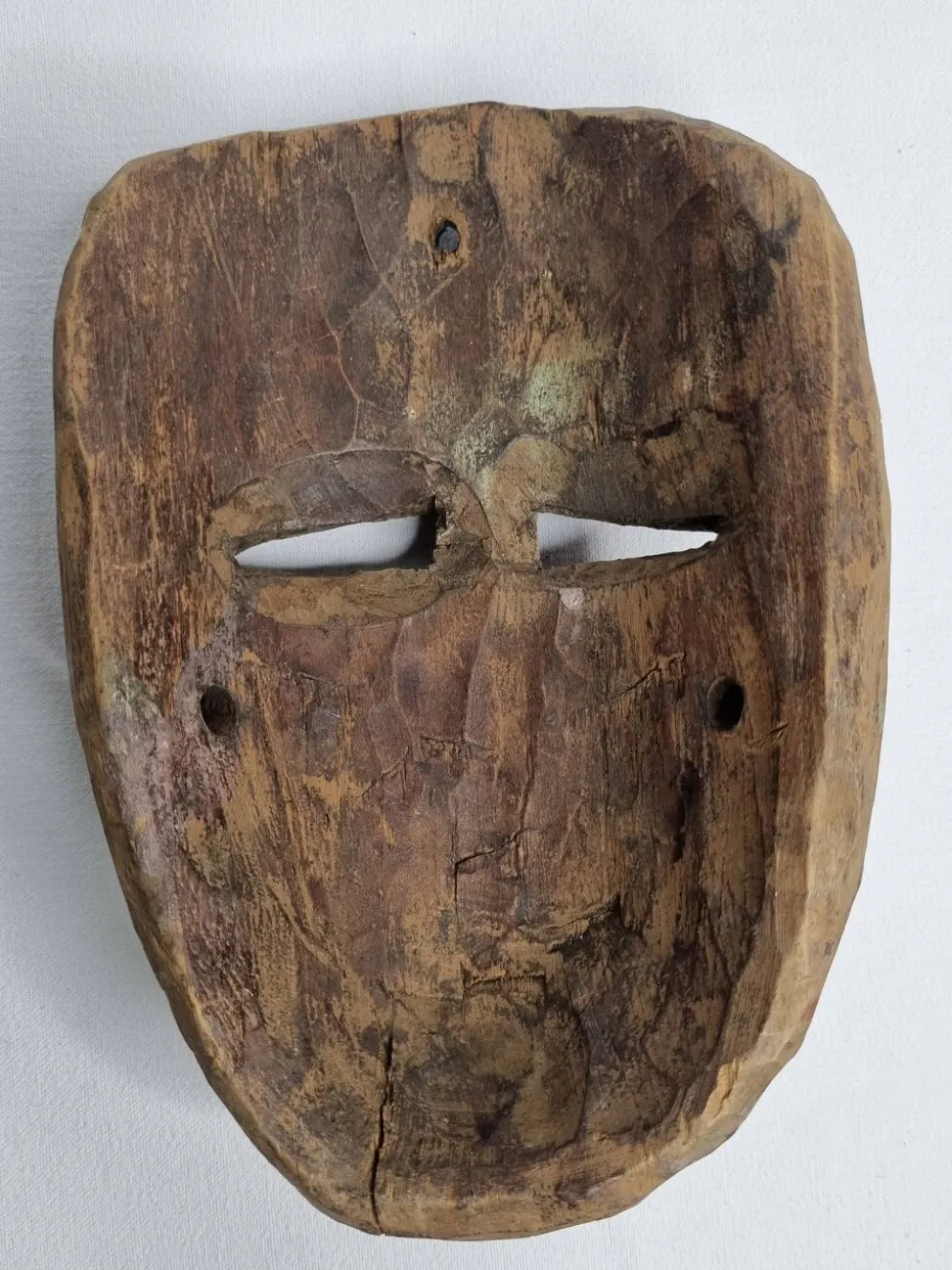 Masque rituel ancien en bois sculpté, Himalaya, XXe siècle – 19 cm